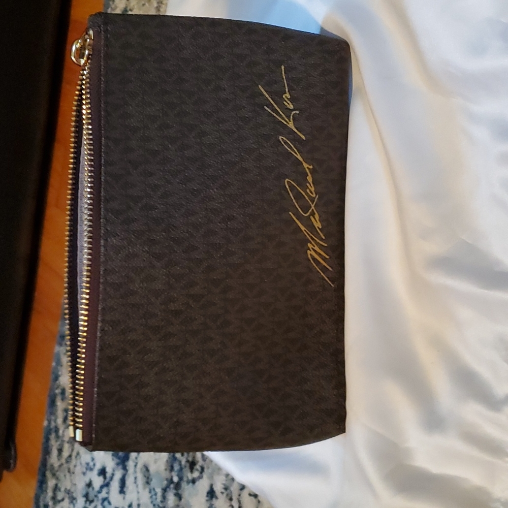 Michael kors cosmetic bag
